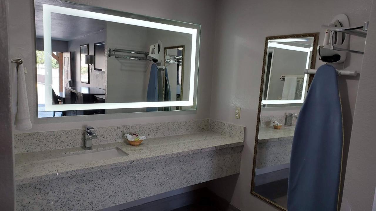 Regency Inn Norco Kültér fotó